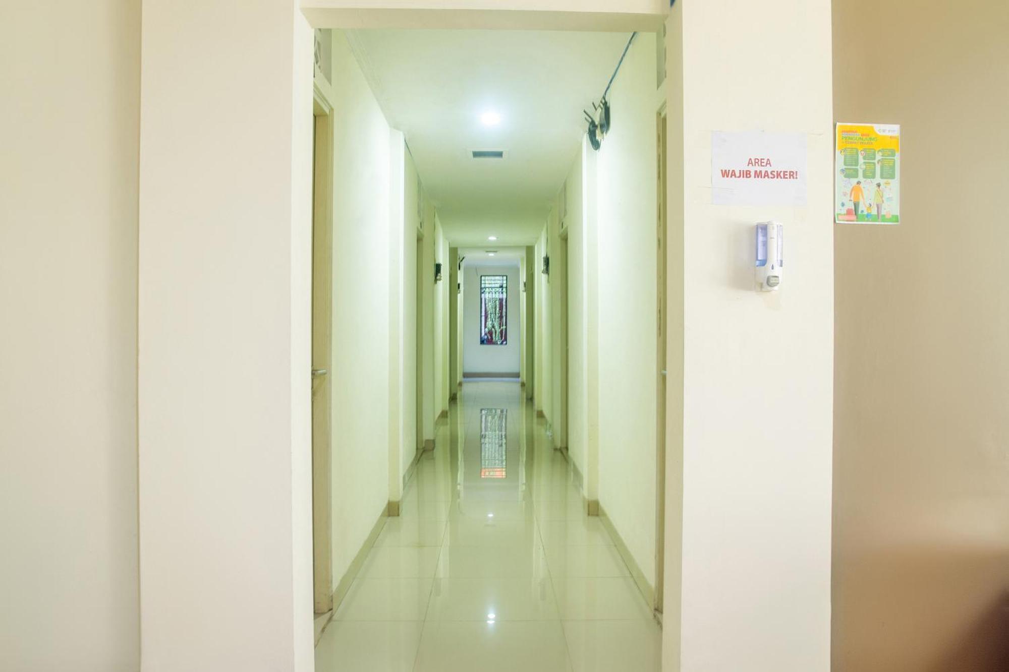 Urbanview Hotel Minongga Pondok Labu By Reddoorz Yakarta Exterior foto