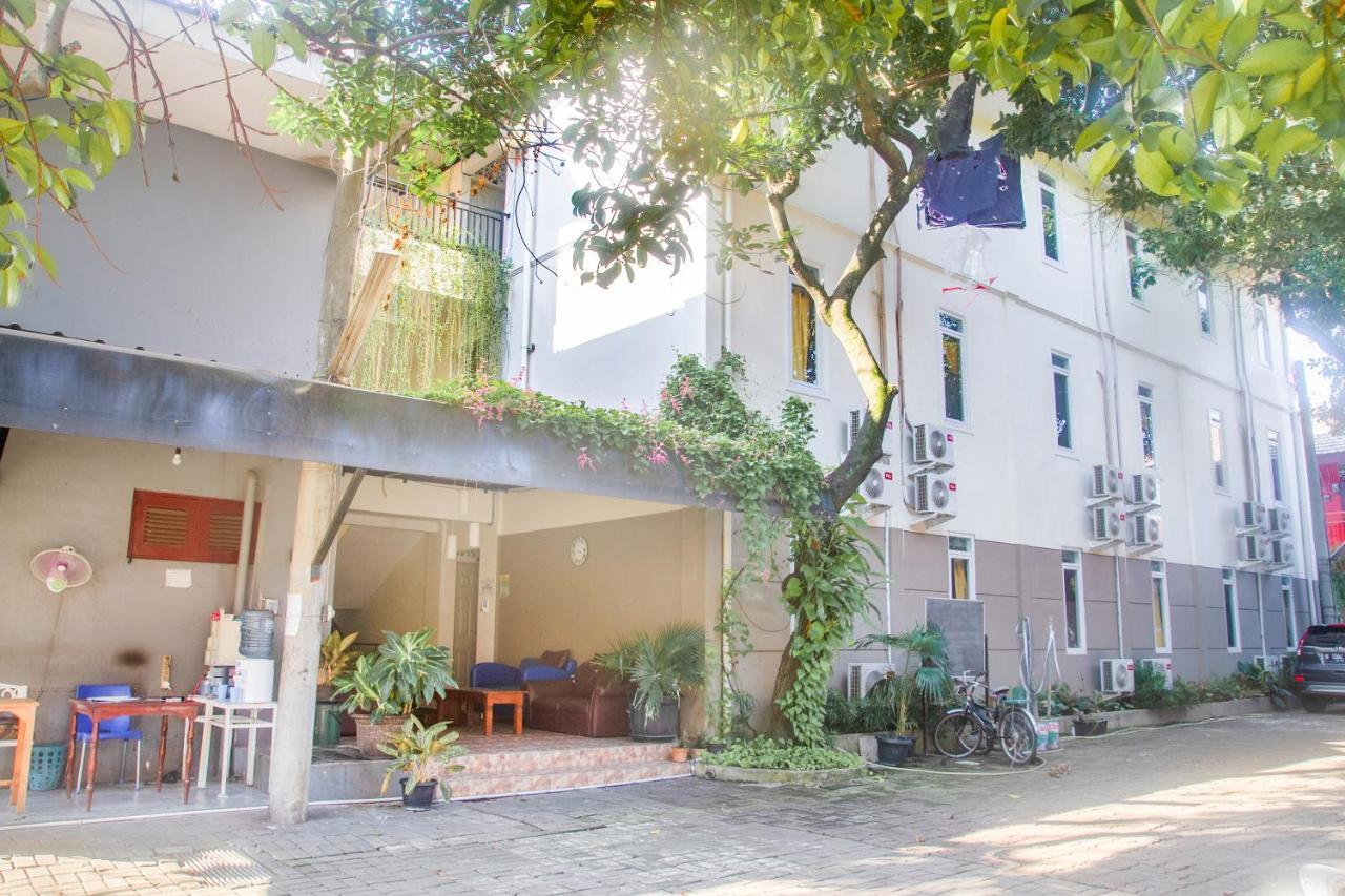 Urbanview Hotel Minongga Pondok Labu By Reddoorz Yakarta Exterior foto
