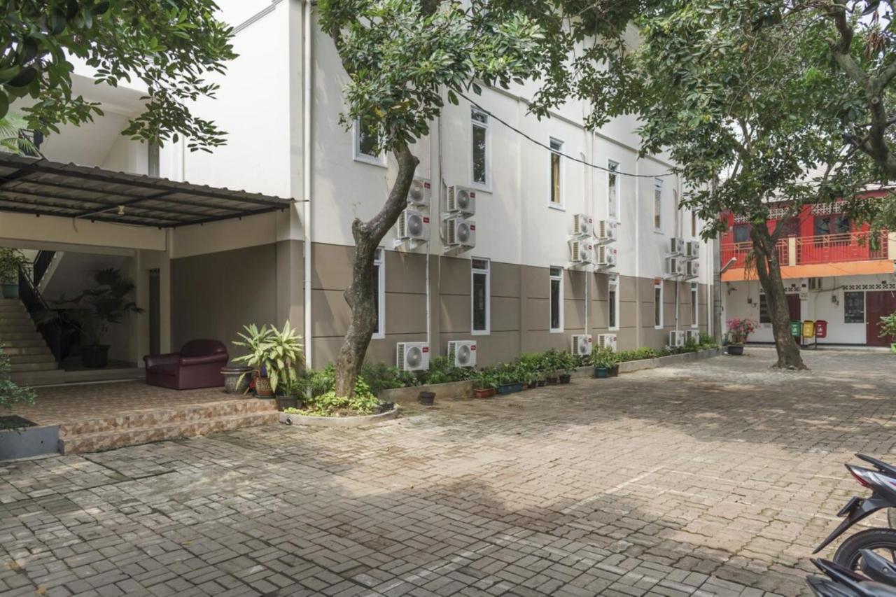 Urbanview Hotel Minongga Pondok Labu By Reddoorz Yakarta Exterior foto