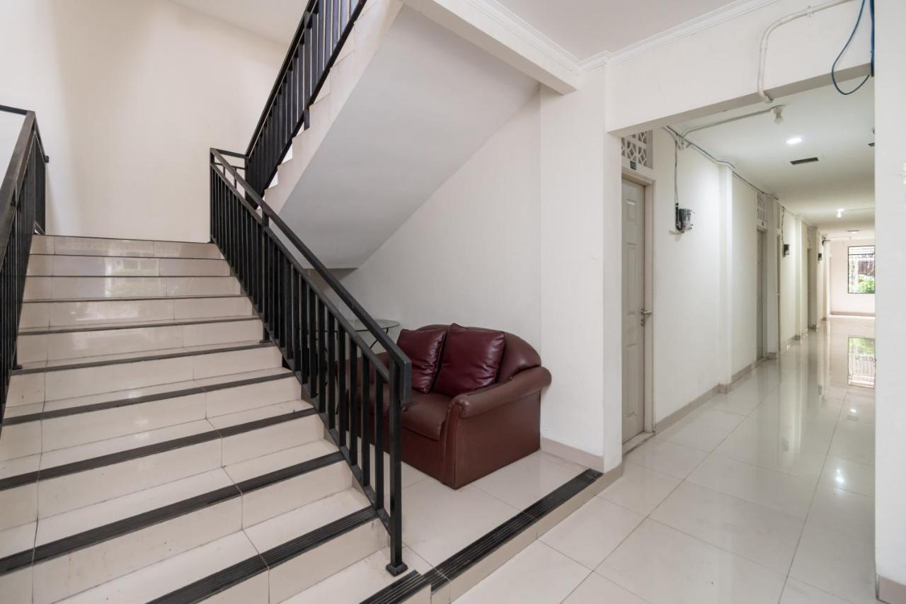 Urbanview Hotel Minongga Pondok Labu By Reddoorz Yakarta Exterior foto